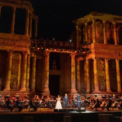 STONE&MUSIC FESTIVAL 18/09/2021.- El cantante italiano Andrea Bocelli acompañado por la orquesta de Extremadura y dirigida por Marcello Rota, ofrece un concierto en el Teatro Romano de Mérida en el marco del Stone Music. foto/ Jero Morales